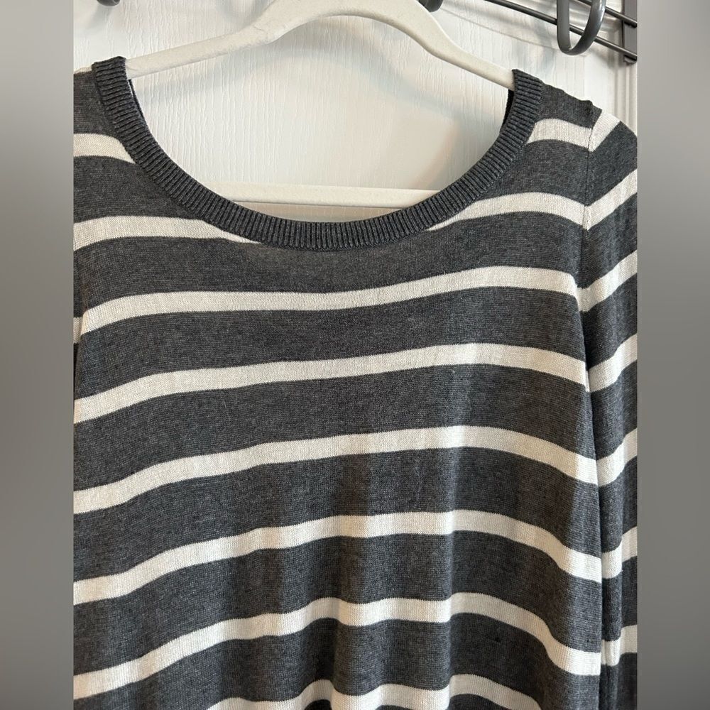 Express Sweater /Split Back Women’s Medium Striped - image 3
